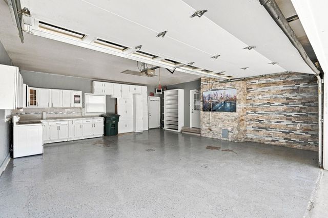 3007 W 9Th Street, Waterloo, IA 50702