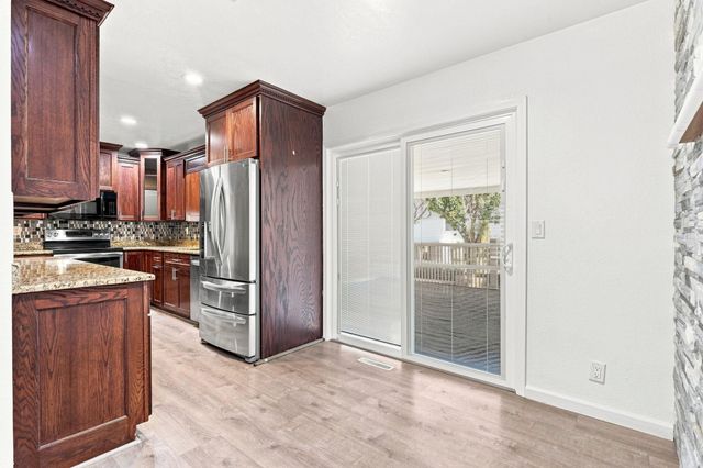 3007 W 9Th Street, Waterloo, IA 50702