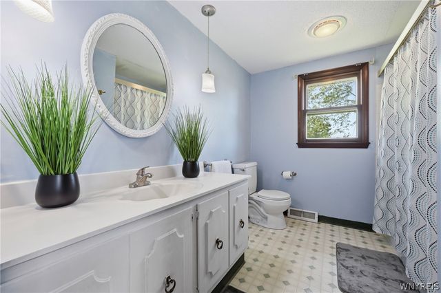 881 Castlebar Drive, North Tonawanda, NY 14120