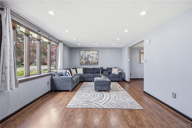 881 Castlebar Drive, North Tonawanda, NY 14120