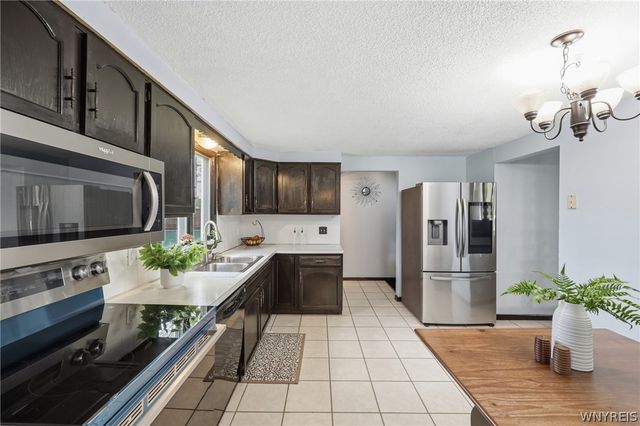 881 Castlebar Drive, North Tonawanda, NY 14120