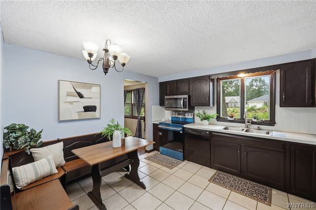 881 Castlebar Drive, North Tonawanda, NY 14120