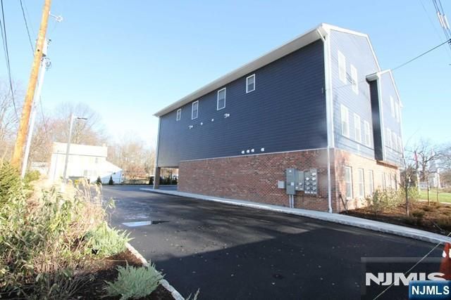 7 Hamburg Turnpike 7, Pompton Lakes, NJ 07442