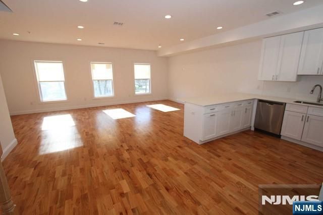 7 Hamburg Turnpike 7, Pompton Lakes, NJ 07442