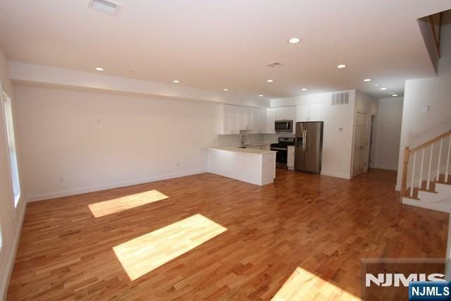 7 Hamburg Turnpike 7, Pompton Lakes, NJ 07442