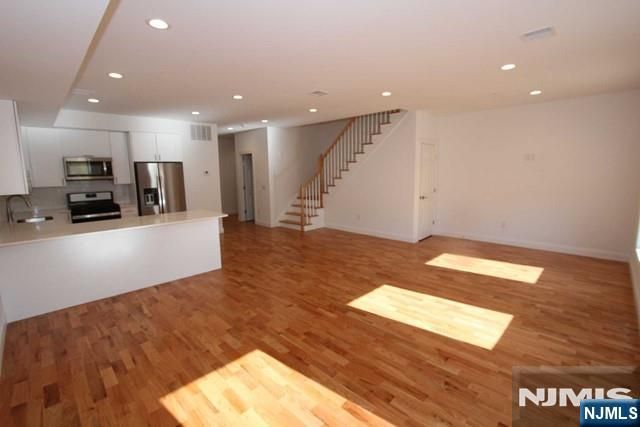 7 Hamburg Turnpike 7, Pompton Lakes, NJ 07442