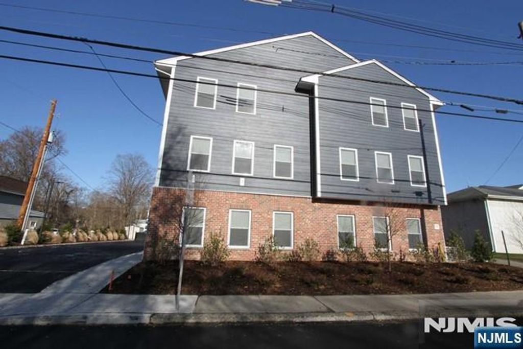 7 Hamburg Turnpike 7, Pompton Lakes, NJ 07442