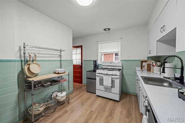6916 Hampton Avenue, St Louis, MO 63109