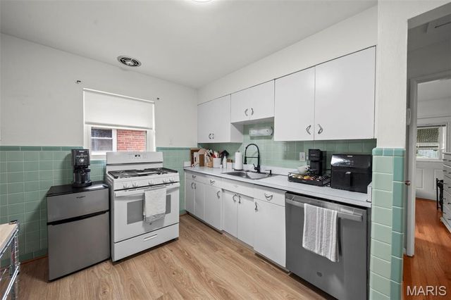6916 Hampton Avenue, St Louis, MO 63109