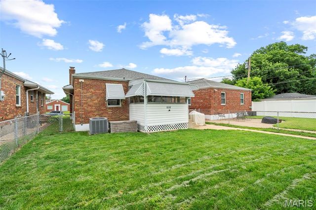 6916 Hampton Avenue, St Louis, MO 63109