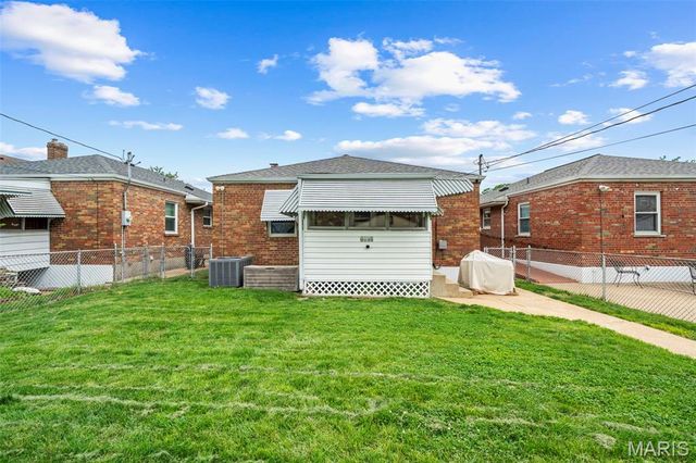 6916 Hampton Avenue, St Louis, MO 63109
