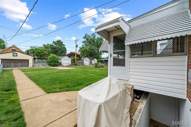 6916 Hampton Avenue, St Louis, MO 63109