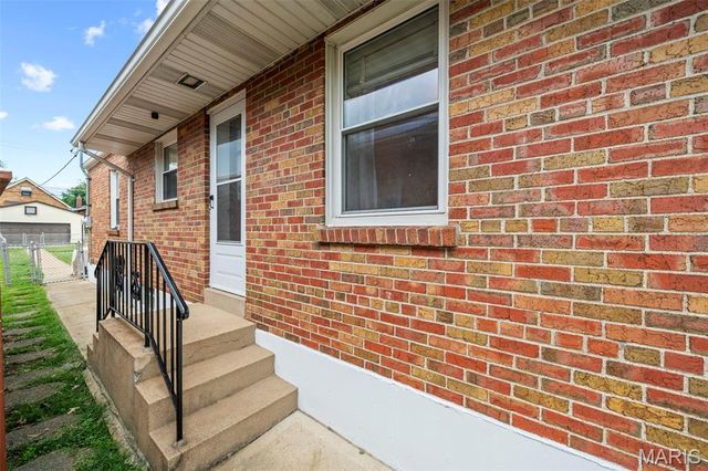6916 Hampton Avenue, St Louis, MO 63109