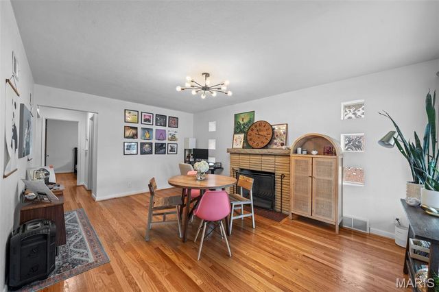 6916 Hampton Avenue, St Louis, MO 63109