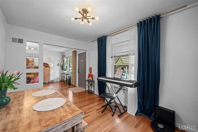 6916 Hampton Avenue, St Louis, MO 63109