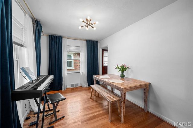 6916 Hampton Avenue, St Louis, MO 63109