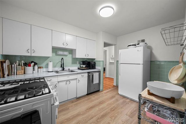 6916 Hampton Avenue, St Louis, MO 63109