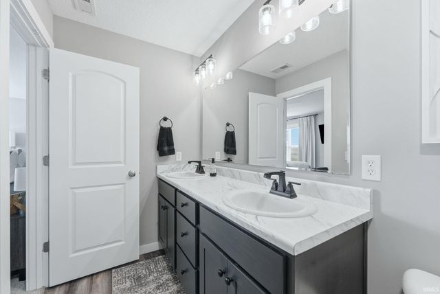 13733 Four Elms Trail, Fort Wayne, IN 46845