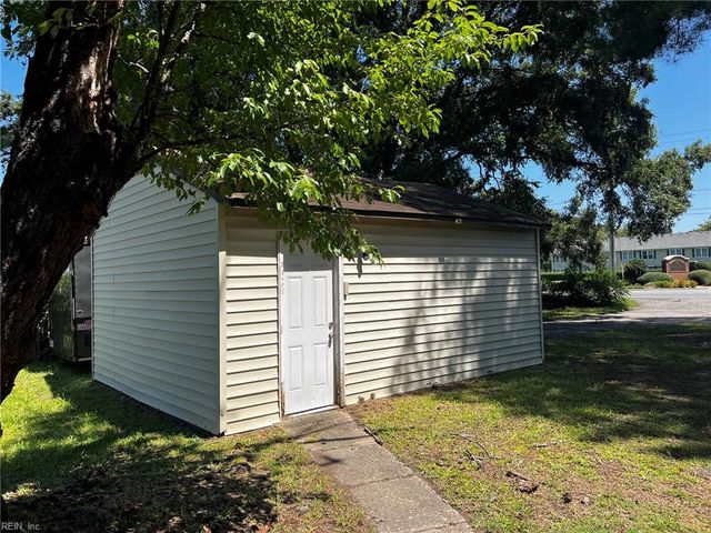 2566 Campostella RD, Chesapeake, VA 23324