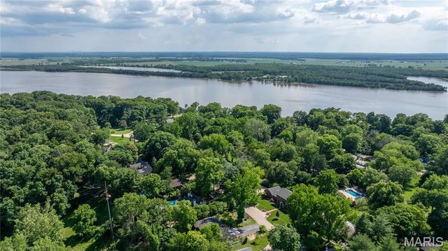 52 Fairmount Drive, Alton, IL 62002