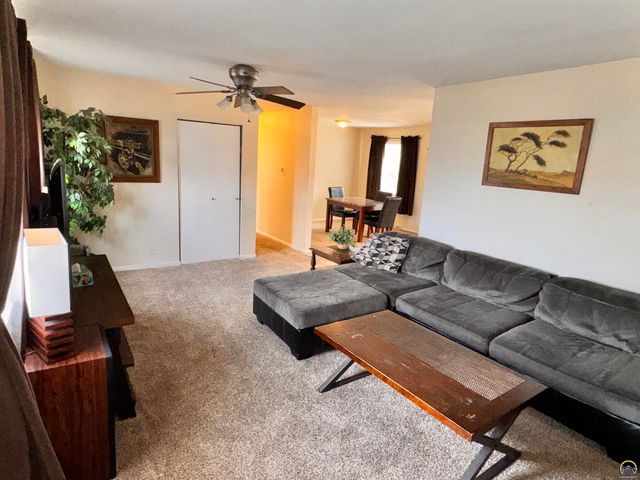 5625 SW 16th ST, Topeka, KS 66604