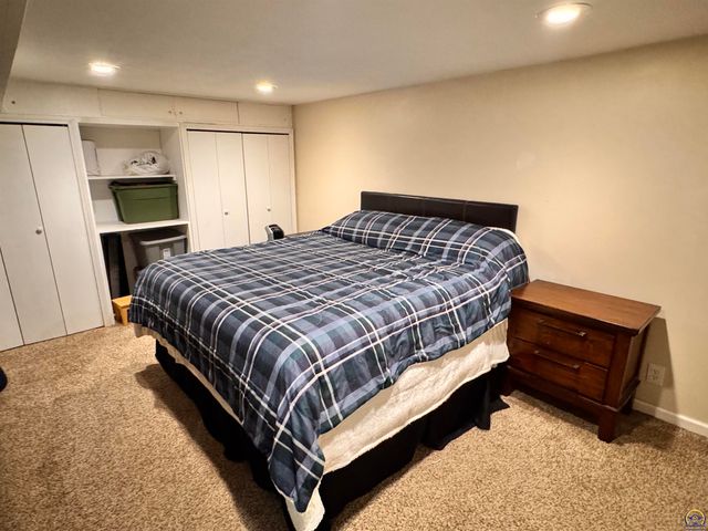 5625 SW 16th ST, Topeka, KS 66604