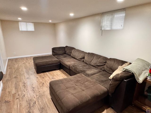 5625 SW 16th ST, Topeka, KS 66604