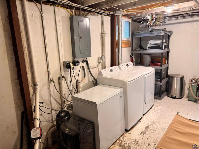 5625 SW 16th ST, Topeka, KS 66604