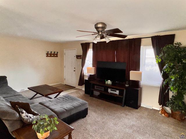 5625 SW 16th ST, Topeka, KS 66604