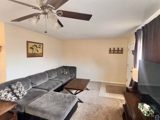 5625 SW 16th ST, Topeka, KS 66604