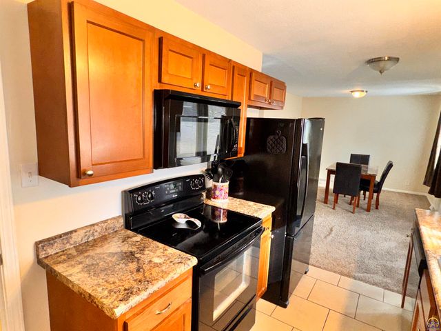 5625 SW 16th ST, Topeka, KS 66604