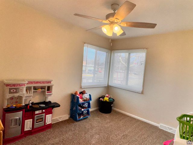 5625 SW 16th ST, Topeka, KS 66604