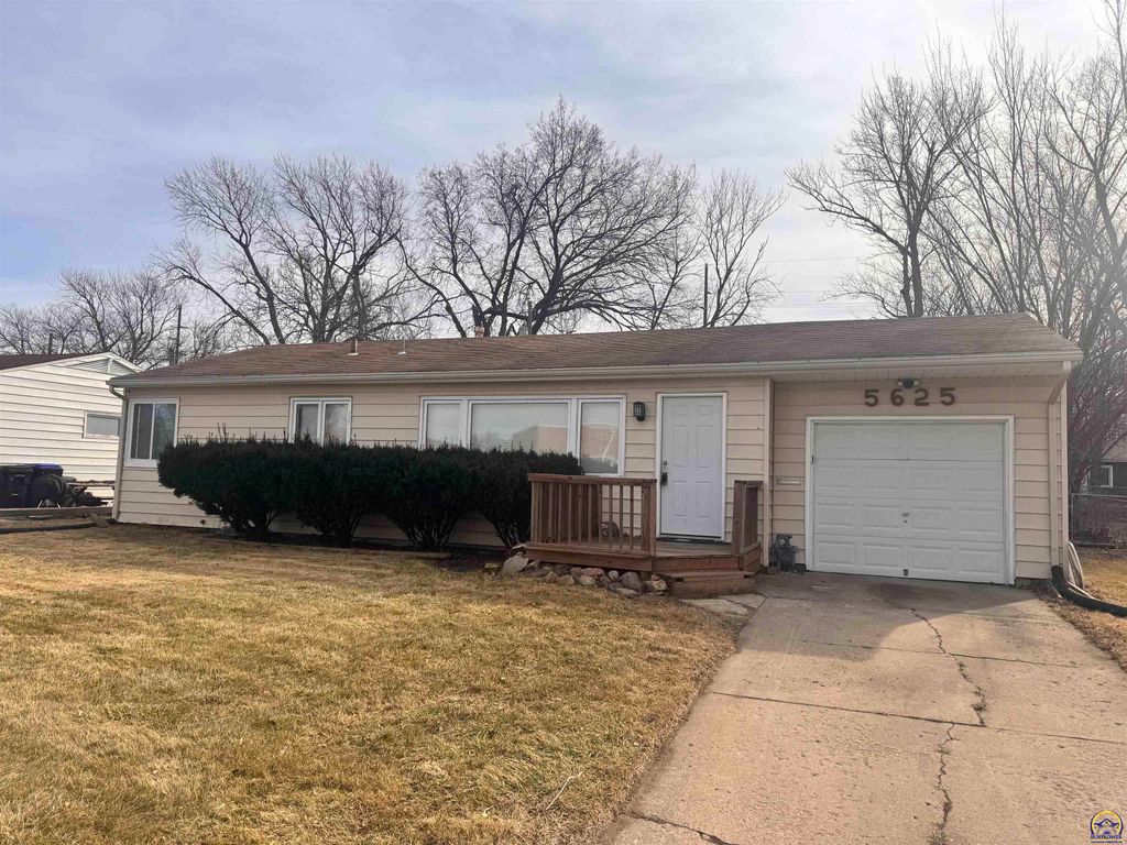 5625 SW 16th ST, Topeka, KS 66604