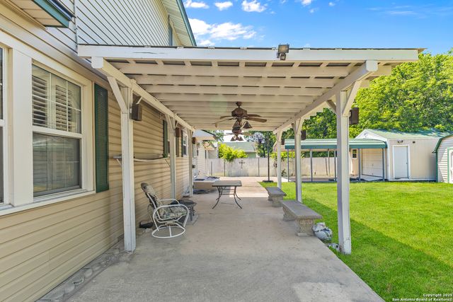 1605 W Winnipeg Ave, San Antonio, TX 78225