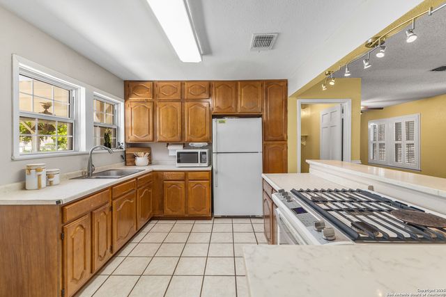 1605 W Winnipeg Ave, San Antonio, TX 78225