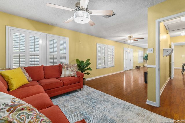 1605 W Winnipeg Ave, San Antonio, TX 78225