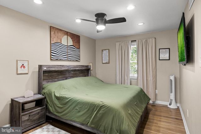 21 LONGHURST RD, Marlton, NJ 08053