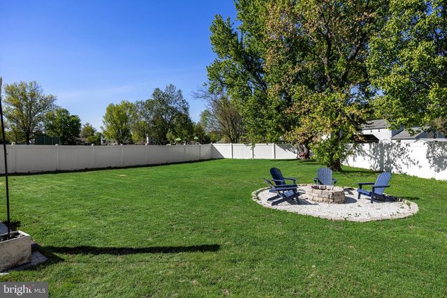 21 LONGHURST RD, Marlton, NJ 08053