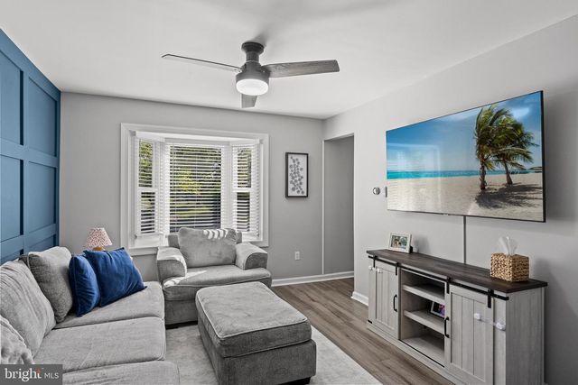 21 LONGHURST RD, Marlton, NJ 08053