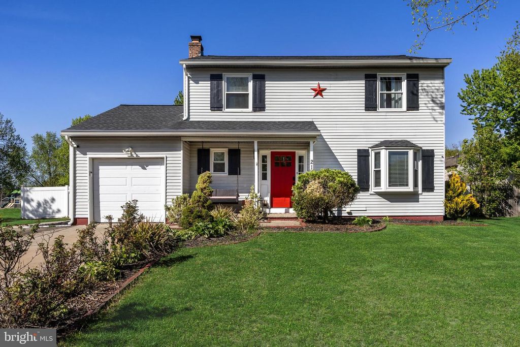 21 LONGHURST RD, Marlton, NJ 08053