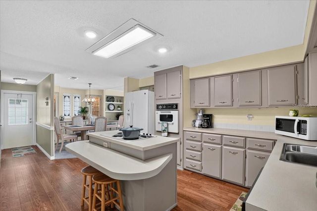 8534 IMPERIAL CIRCLE, Palmetto, FL 34221