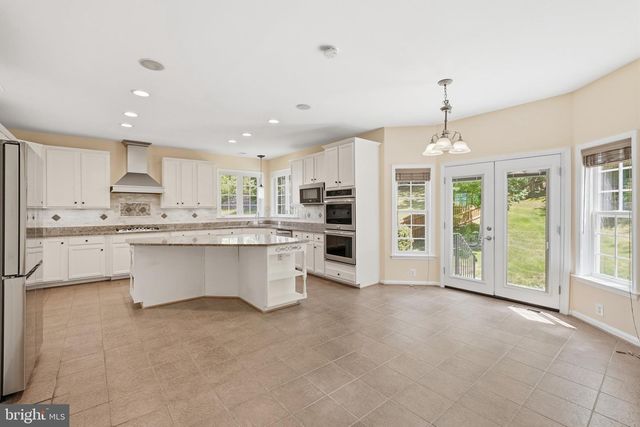 3679 EXPEDITION DR, Triangle, VA 22172