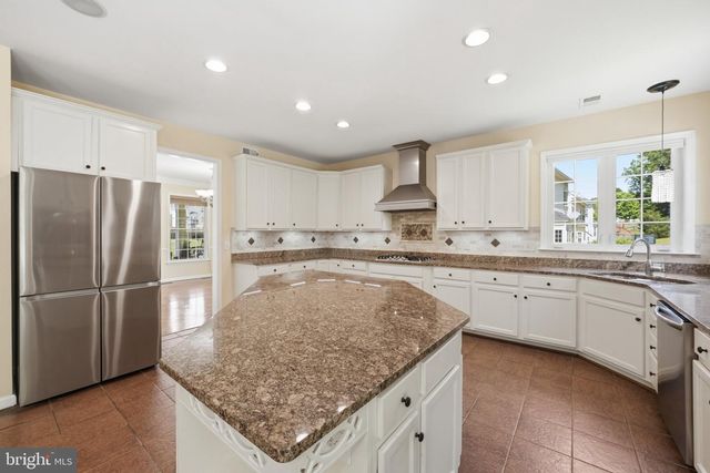 3679 EXPEDITION DR, Triangle, VA 22172