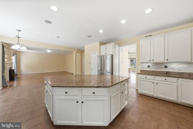 3679 EXPEDITION DR, Triangle, VA 22172