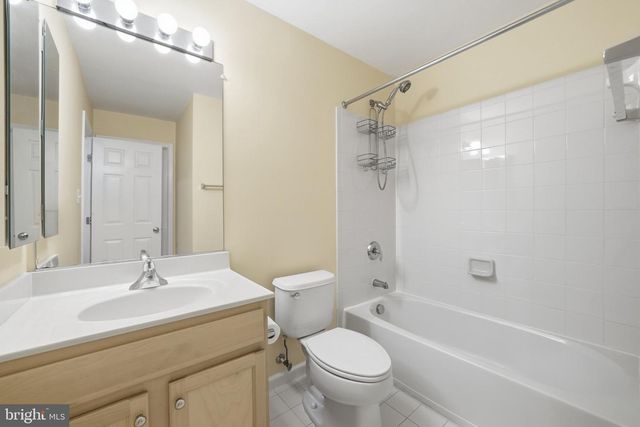 3679 EXPEDITION DR, Triangle, VA 22172