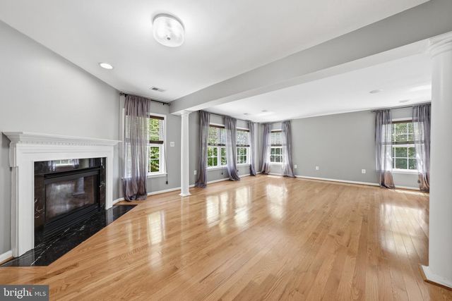 3679 EXPEDITION DR, Triangle, VA 22172
