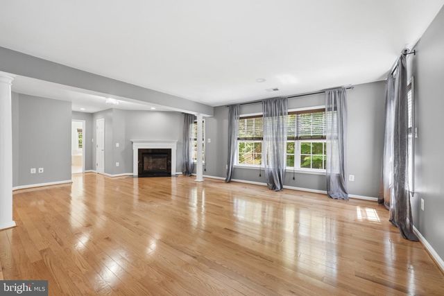 3679 EXPEDITION DR, Triangle, VA 22172