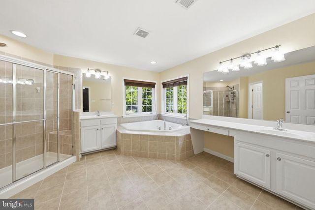 3679 EXPEDITION DR, Triangle, VA 22172