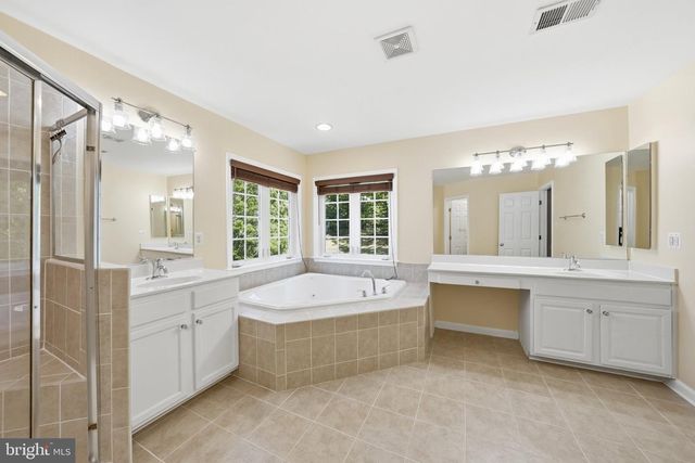3679 EXPEDITION DR, Triangle, VA 22172