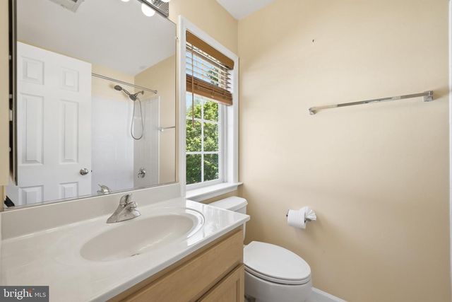 3679 EXPEDITION DR, Triangle, VA 22172